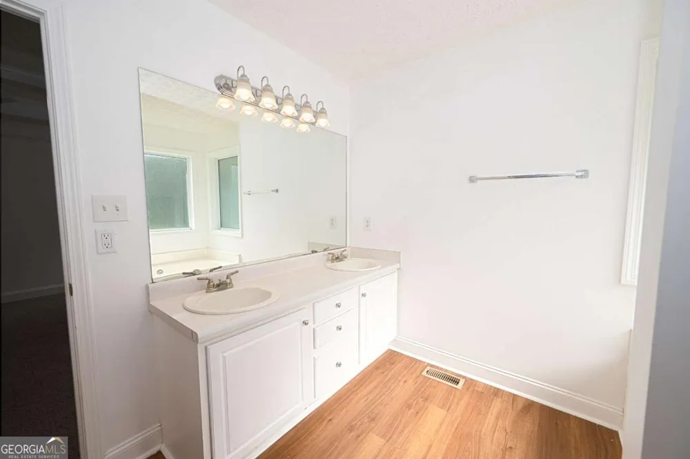 6532 Sundial AVE Flowery Branch, GA 30542