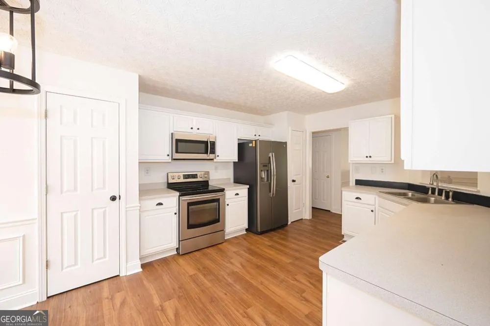 6532 Sundial AVE Flowery Branch, GA 30542