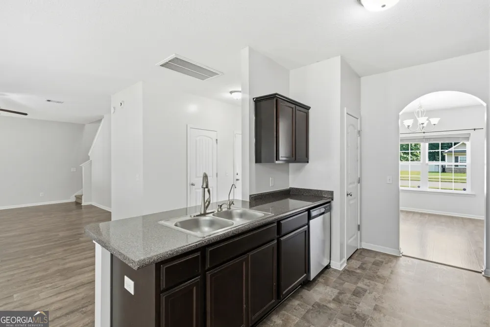 1277 Peacock TRL Hinesville, GA 31313