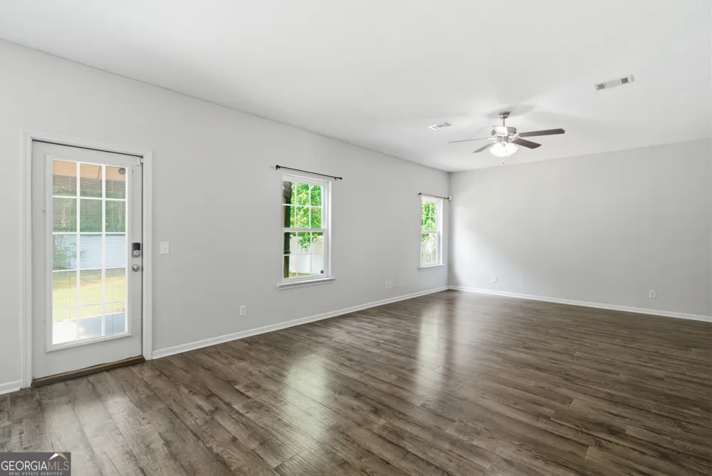 1277 Peacock TRL Hinesville, GA 31313