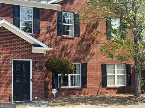 716 Manor WAY