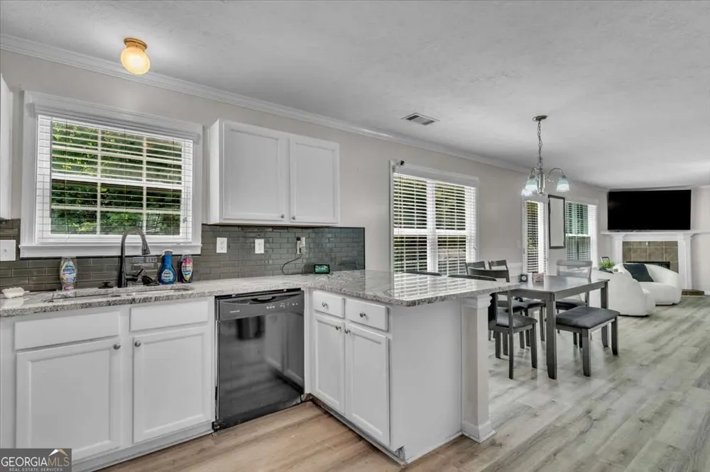 4439 Flat Stone DR Snellville, GA 30039
