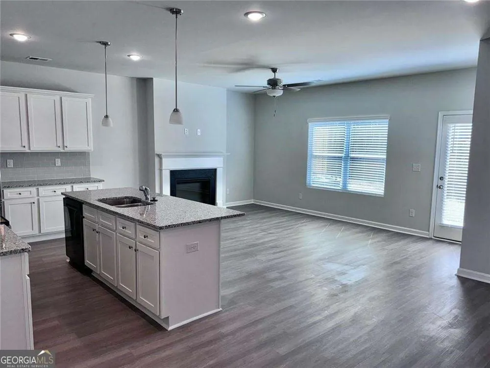2618 Swan Lake DR Grayson, GA 30017