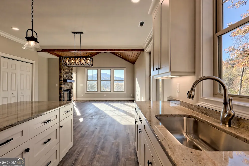 76 Hatch DR Clayton, GA 30525