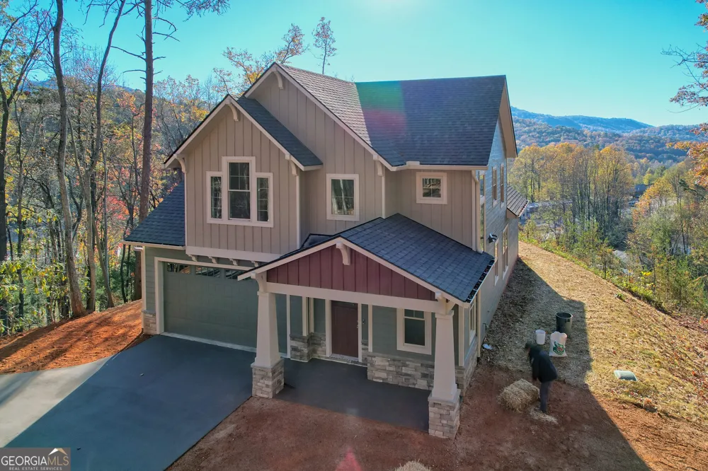 76 Hatch DR Clayton, GA 30525