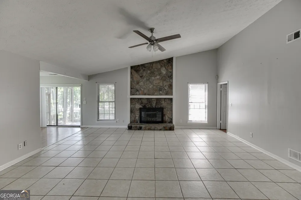 900 Pawnee PL Lilburn, GA 30047