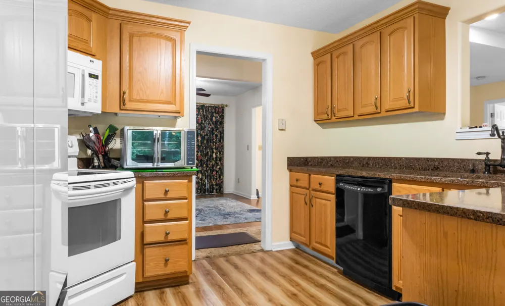 124 Foxdale DR LaGrange, GA 30240