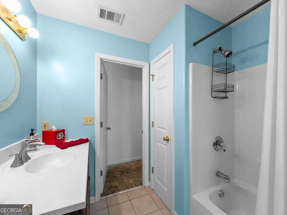 124 Foxdale DR LaGrange, GA 30240