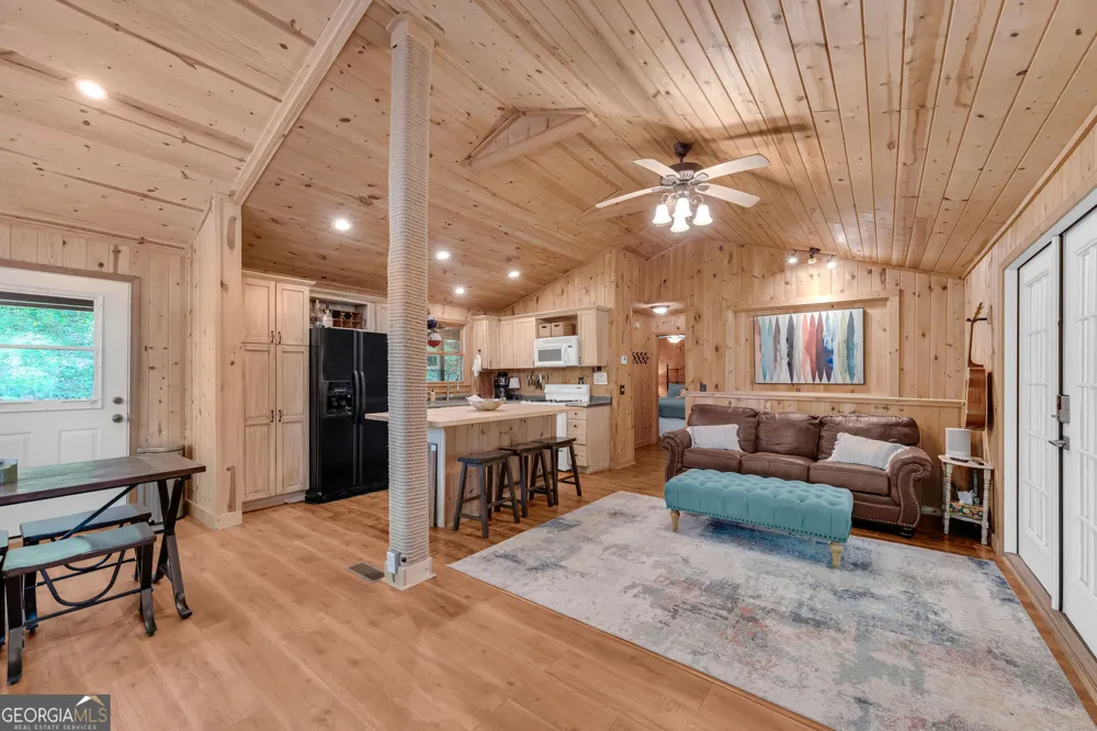 185 Pope Dickson LN Clarkesville, GA 30523