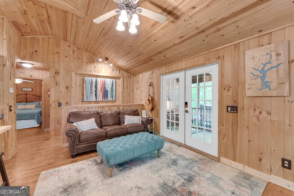 185 Pope Dickson LN Clarkesville, GA 30523
