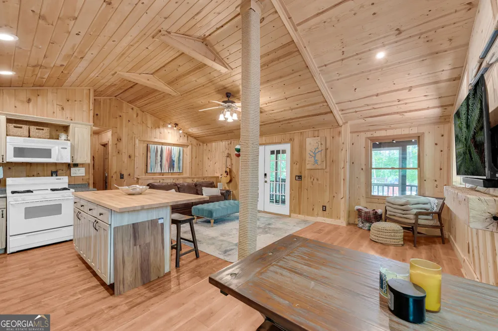185 Pope Dickson LN Clarkesville, GA 30523