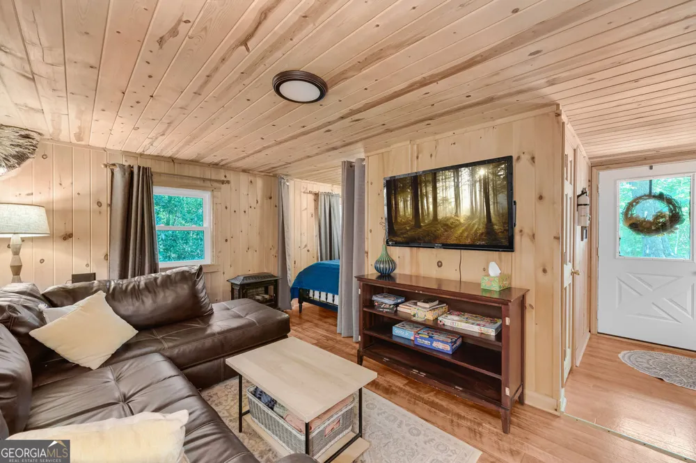 185 Pope Dickson LN Clarkesville, GA 30523
