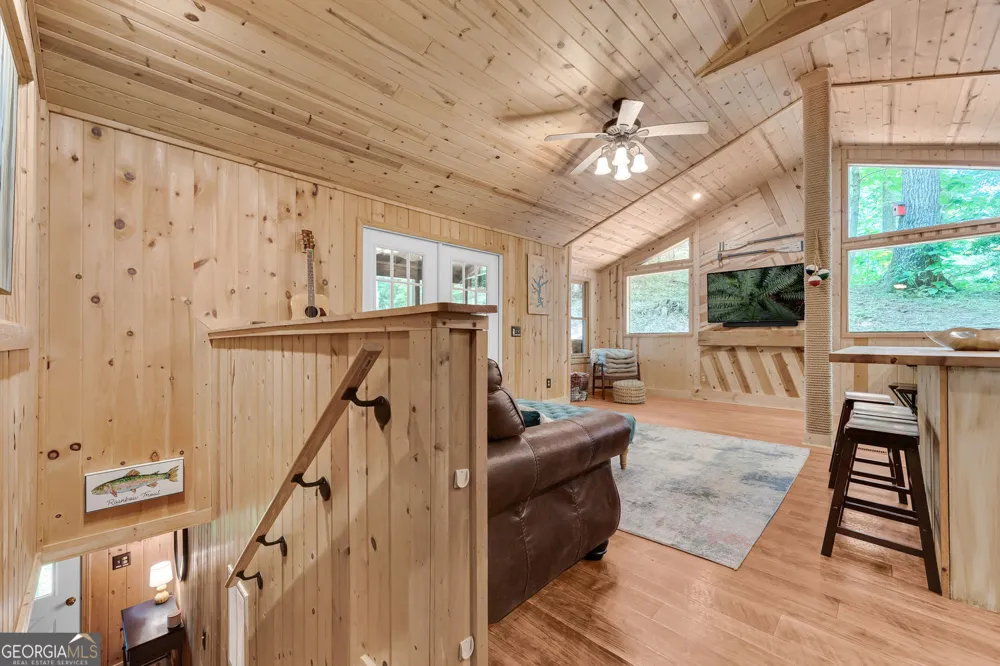 185 Pope Dickson LN Clarkesville, GA 30523