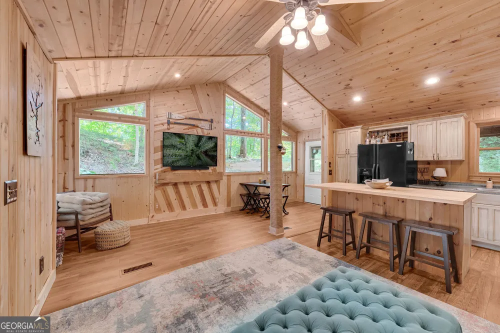 185 Pope Dickson LN Clarkesville, GA 30523