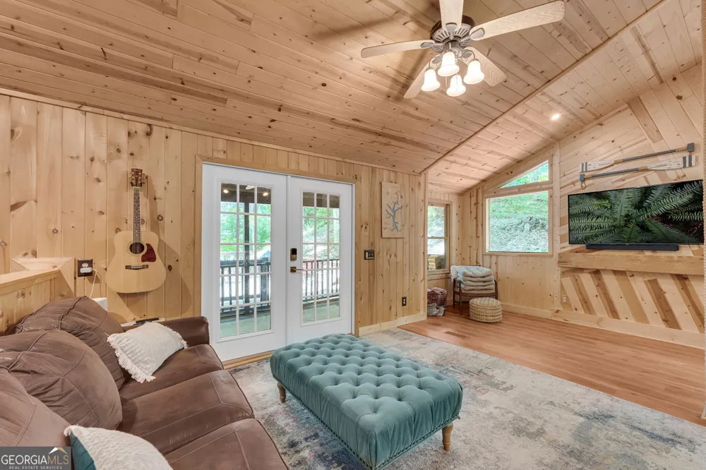 185 Pope Dickson LN Clarkesville, GA 30523
