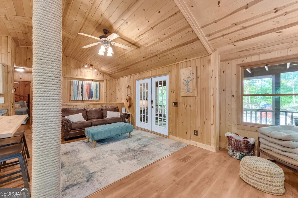 185 Pope Dickson LN Clarkesville, GA 30523