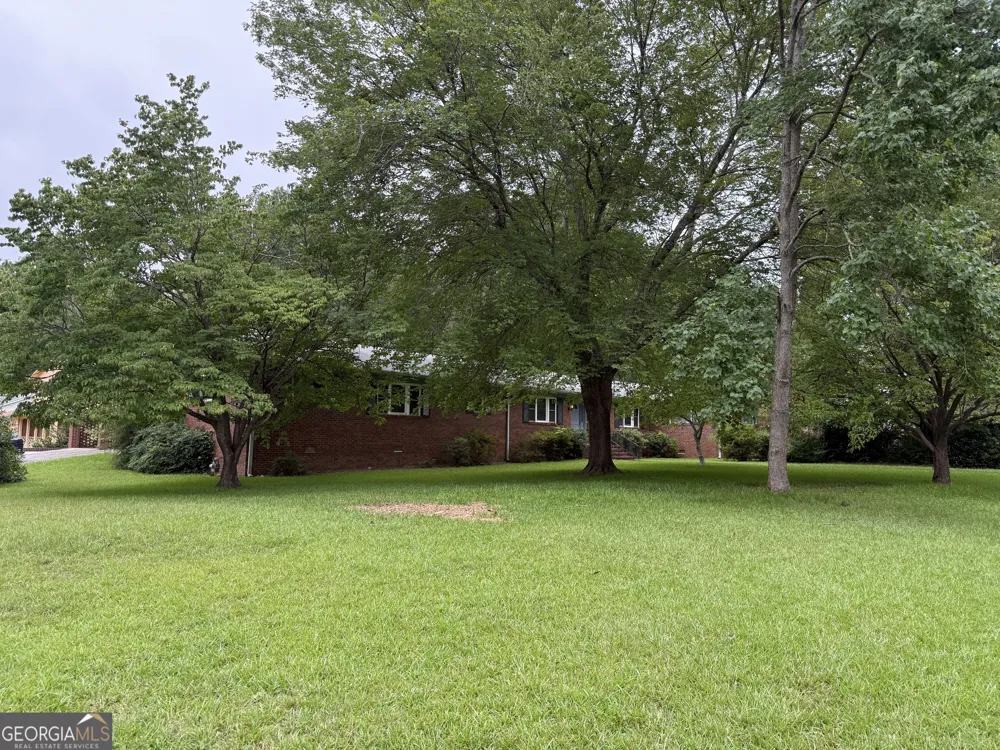 1406 Maplewood DR Macon, GA 31210