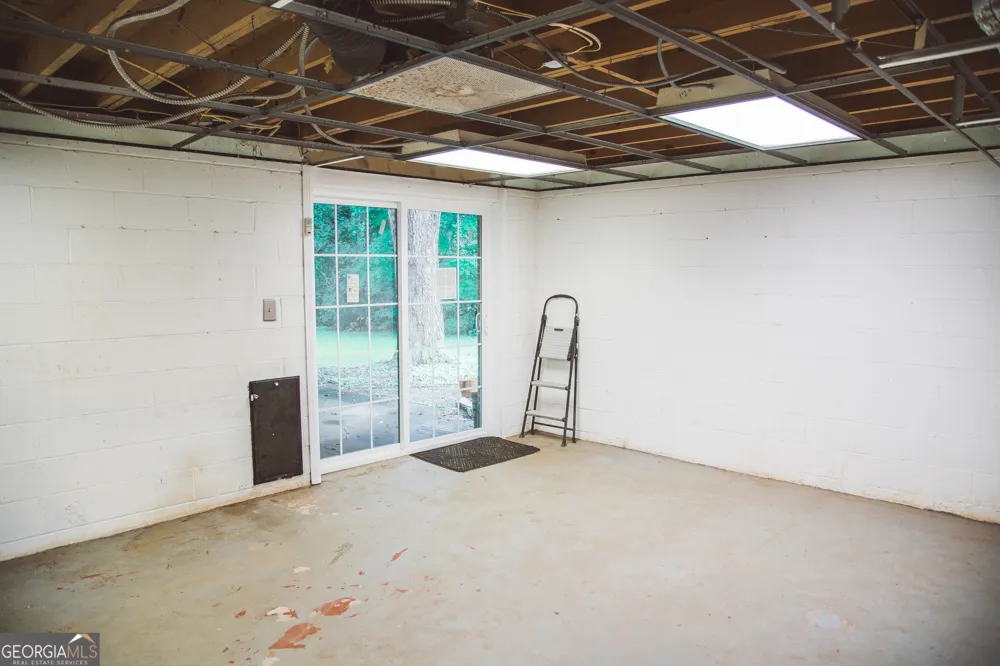 921 Crystal DR Thomaston, GA 30286