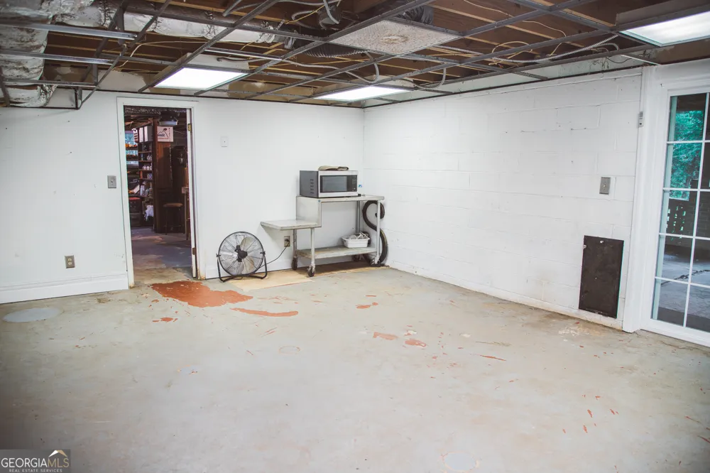 921 Crystal DR Thomaston, GA 30286