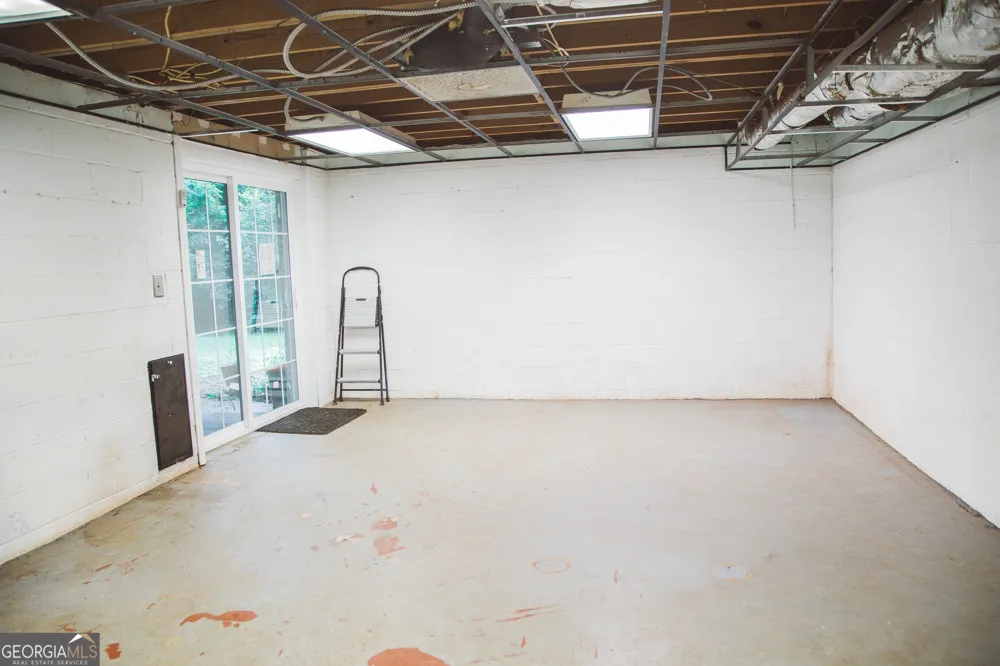 921 Crystal DR Thomaston, GA 30286
