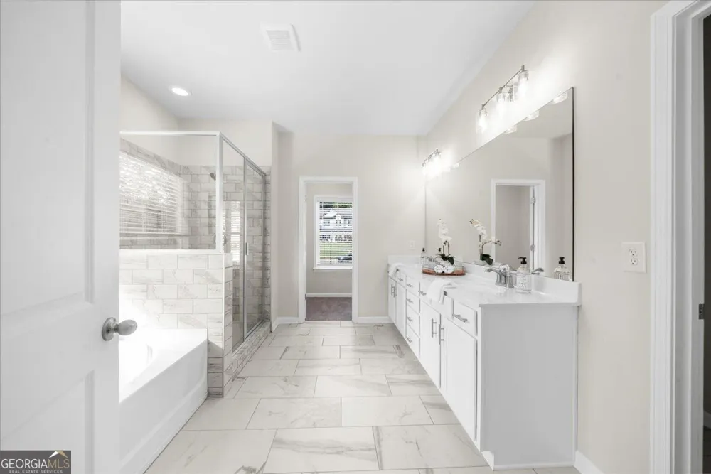 8620 Standing Stone Ball Ground, GA 30107