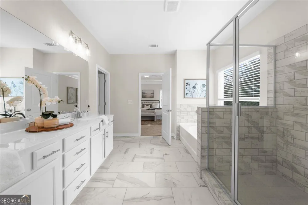 8620 Standing Stone Ball Ground, GA 30107