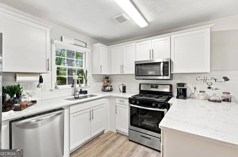 137 Landing LN Powder Springs, GA 30127