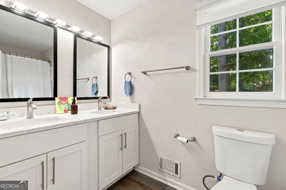 137 Landing LN Powder Springs, GA 30127