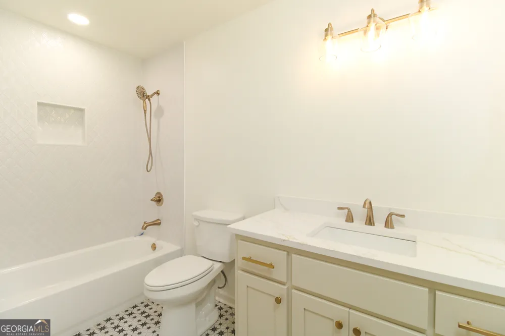 100 Williamsburg LN Athens, GA 30605
