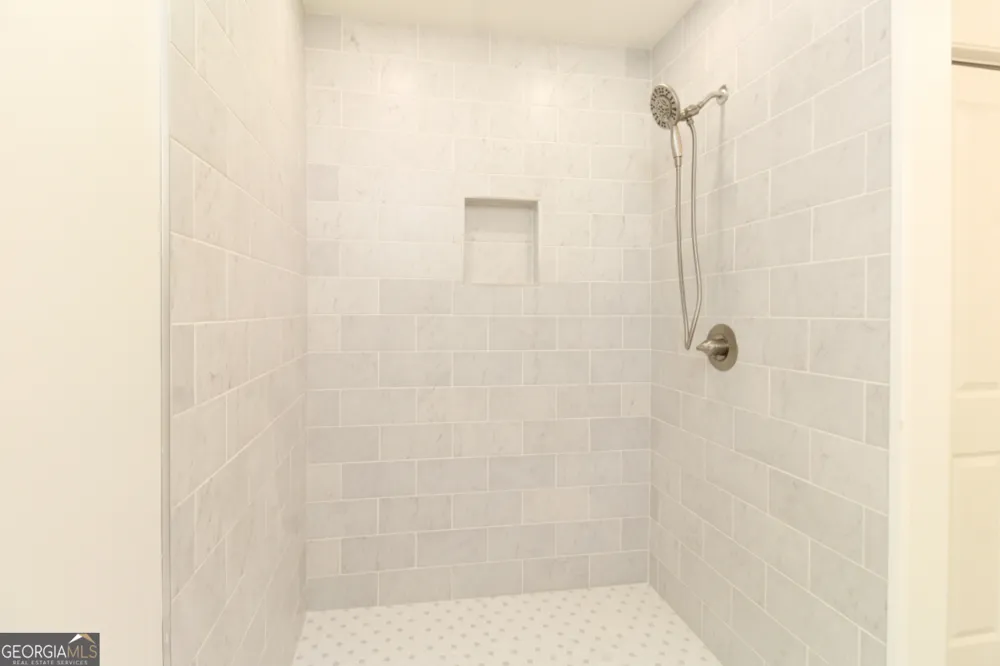 100 Williamsburg LN Athens, GA 30605
