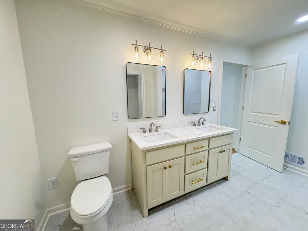 100 Williamsburg LN Athens, GA 30605