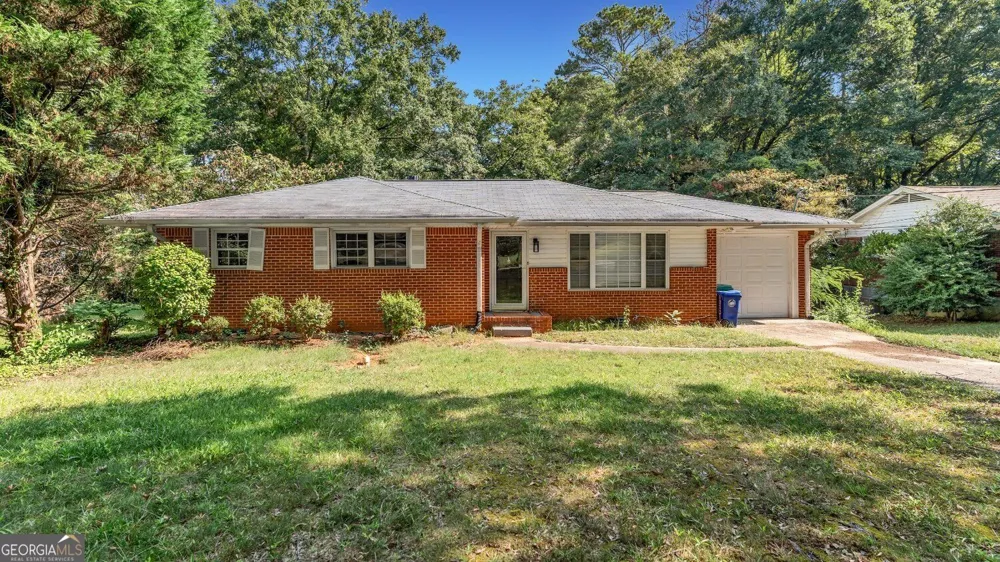 2726 Hollywood DR Decatur, GA 30033