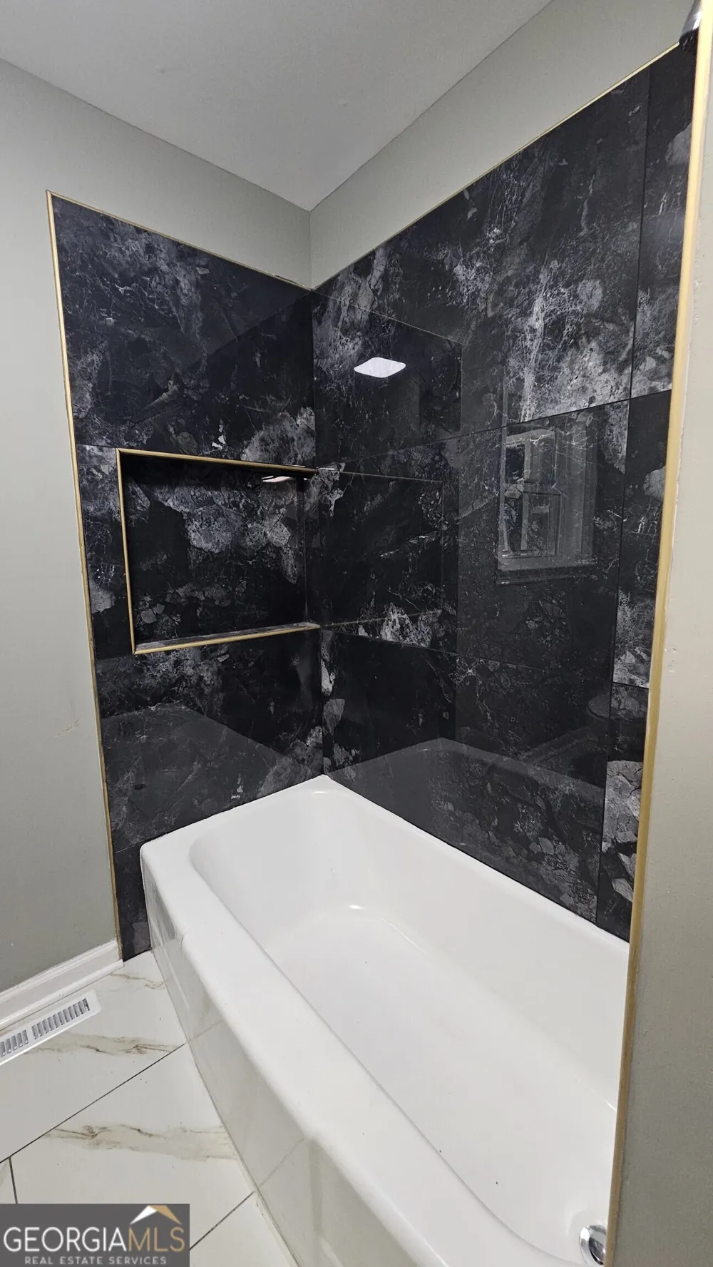 1305 Dana DR Dalton, GA 30720