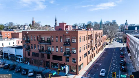 1 E 3rd AVE