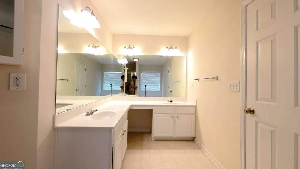 135 Friars Head DR Suwanee, GA 30024