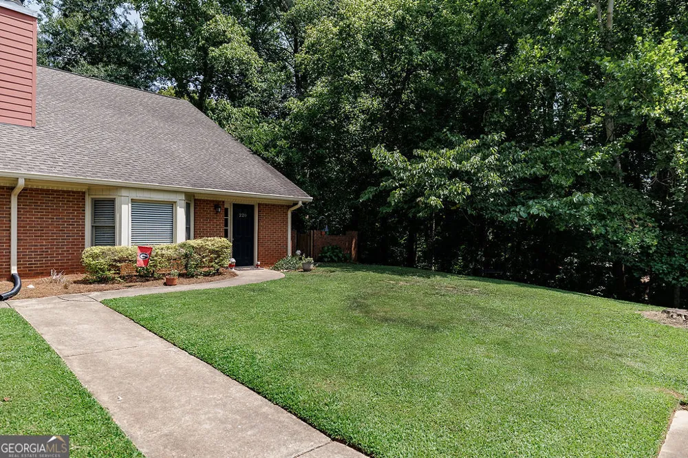 220 Eaglewood CT Athens, GA 30606