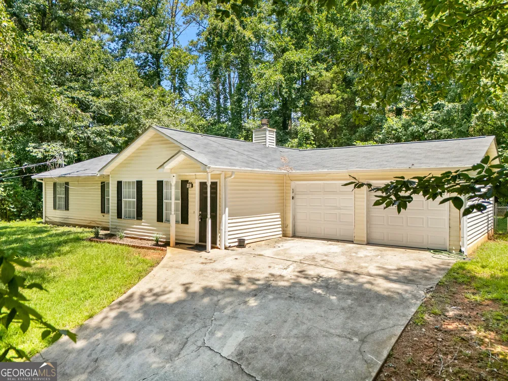 220 Splitwood LN Fairburn, GA 30213