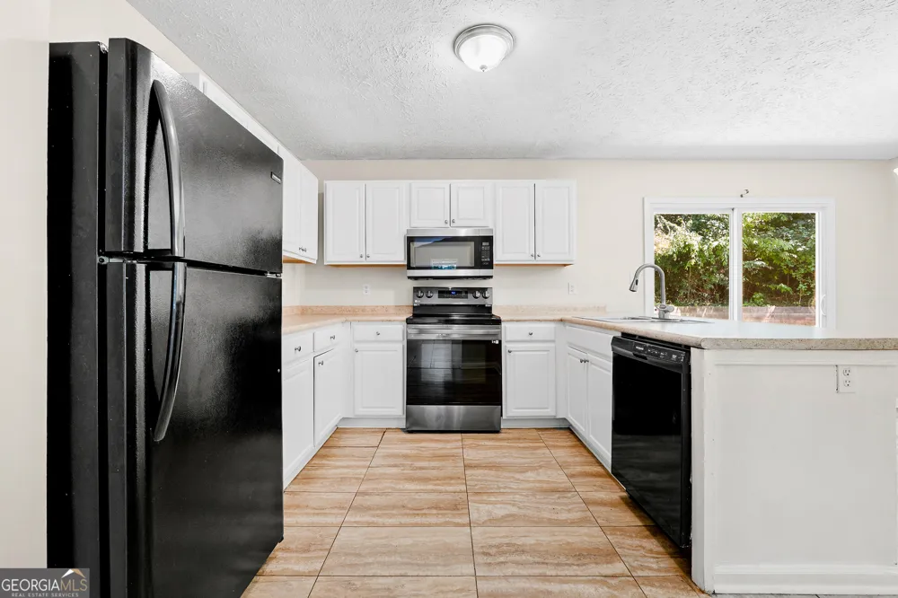 220 Splitwood LN Fairburn, GA 30213