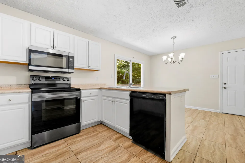 220 Splitwood LN Fairburn, GA 30213