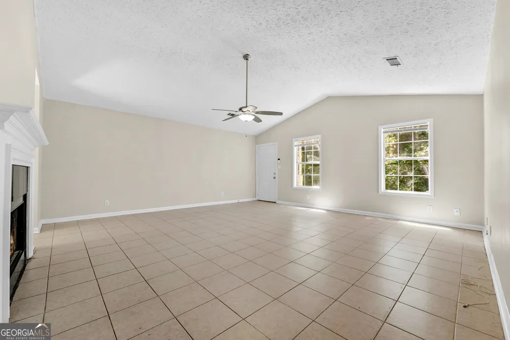 220 Splitwood LN Fairburn, GA 30213