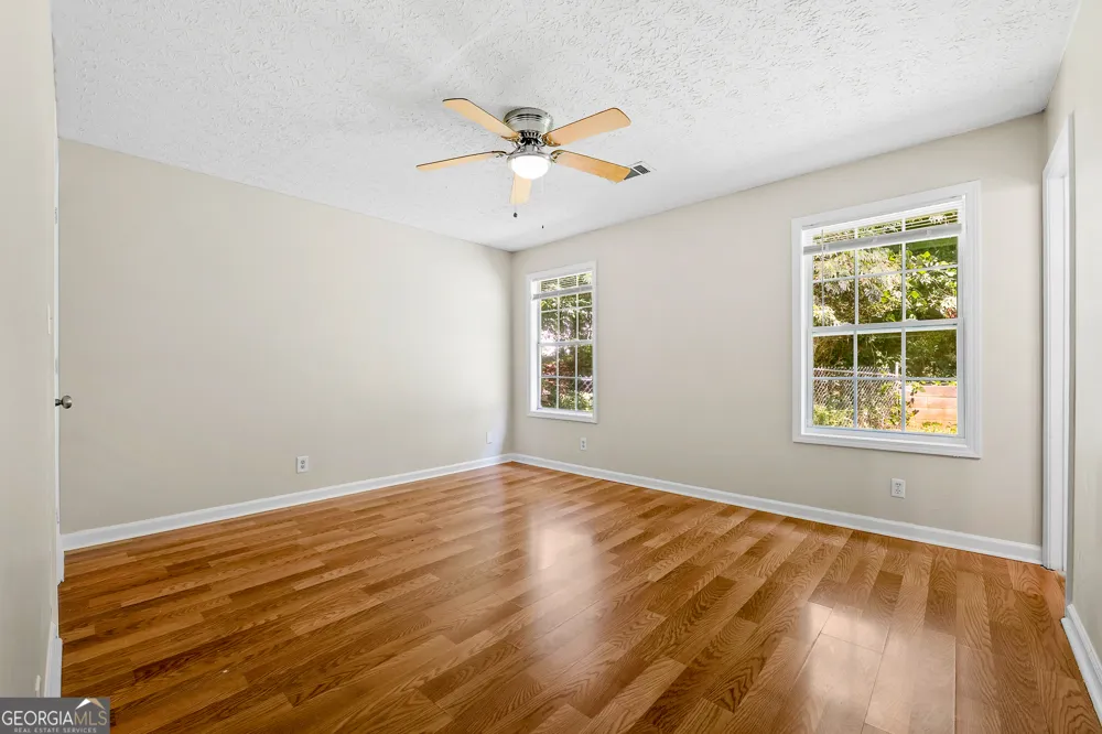 220 Splitwood LN Fairburn, GA 30213