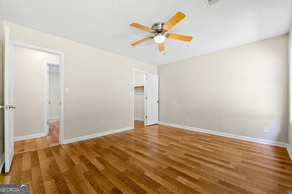 220 Splitwood LN Fairburn, GA 30213
