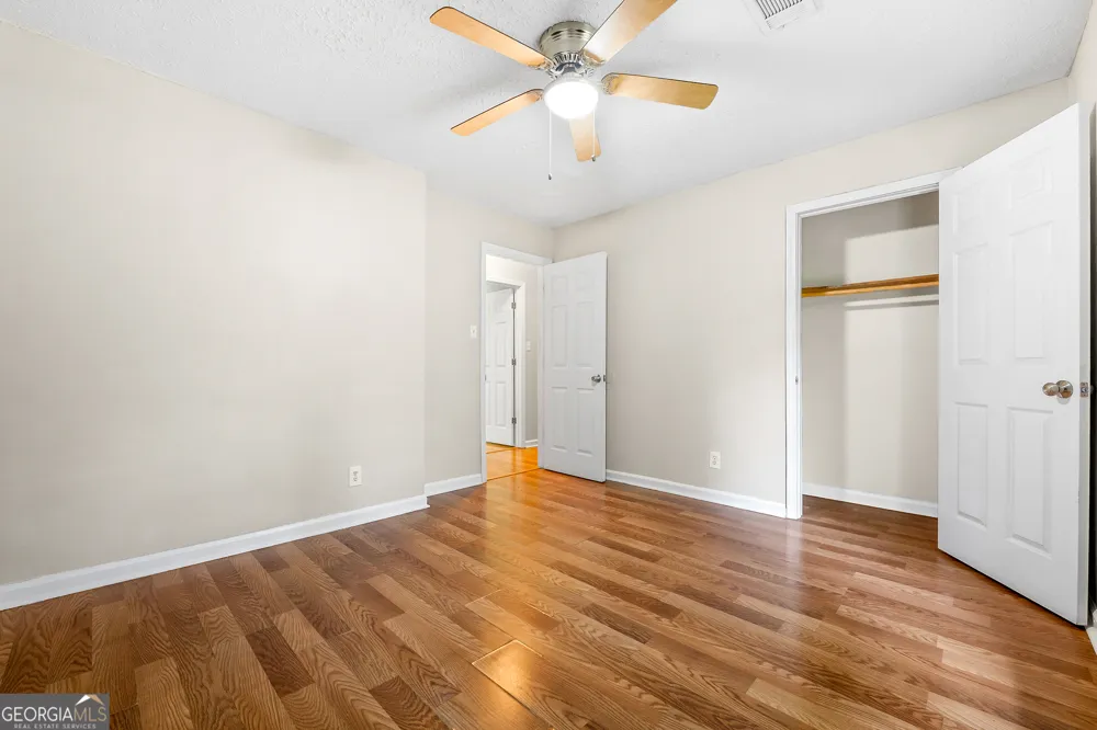 220 Splitwood LN Fairburn, GA 30213