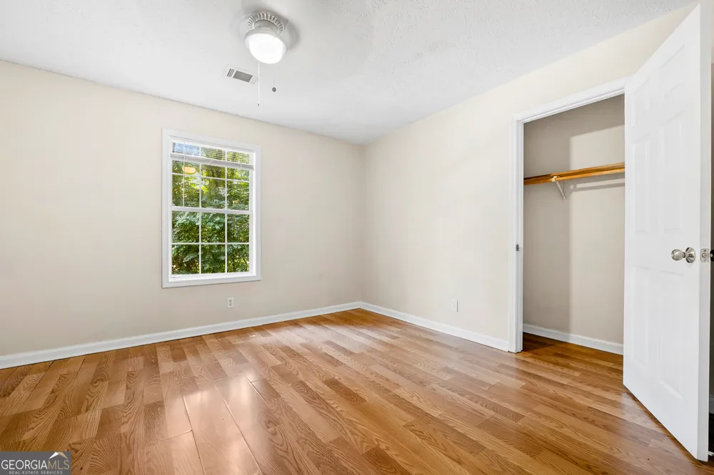 220 Splitwood LN Fairburn, GA 30213
