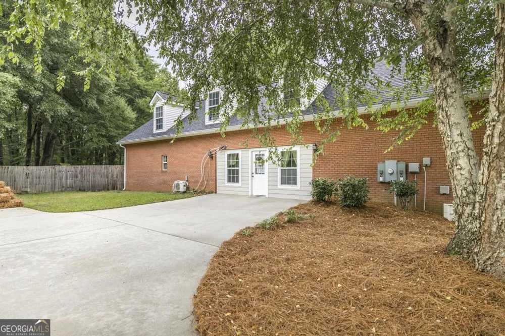 206 Jester LN Kathleen, GA 31047
