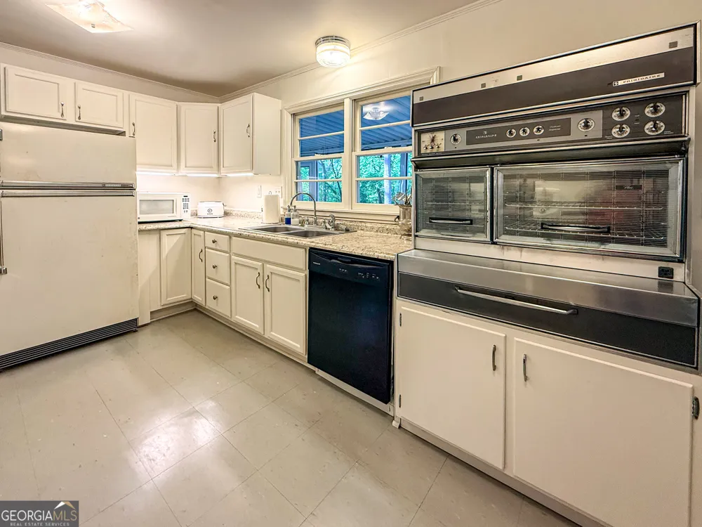 3729 Duncan Bridge RD Cornelia, GA 30531