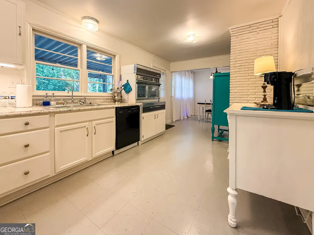 3729 Duncan Bridge RD Cornelia, GA 30531