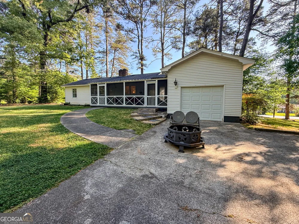3729 Duncan Bridge RD Cornelia, GA 30531