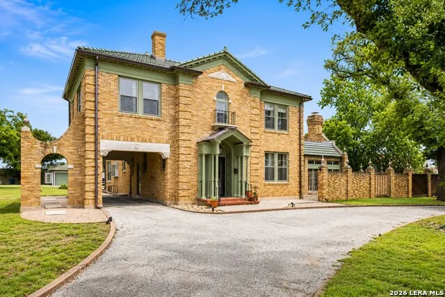 618 MAIN ST Kerrville, TX 78028