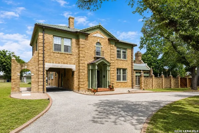 618 MAIN ST Kerrville, TX 78028